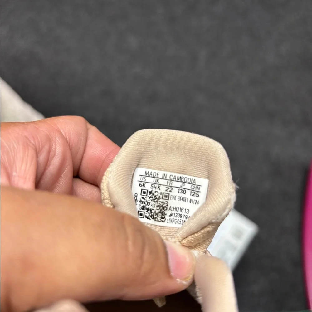 adidas Kids Cream Sneakers - Picture 5 of 5